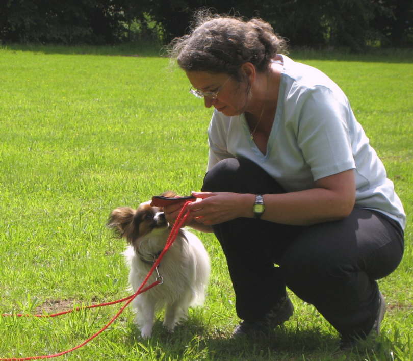 Da wird die Tasche aufgemacht.